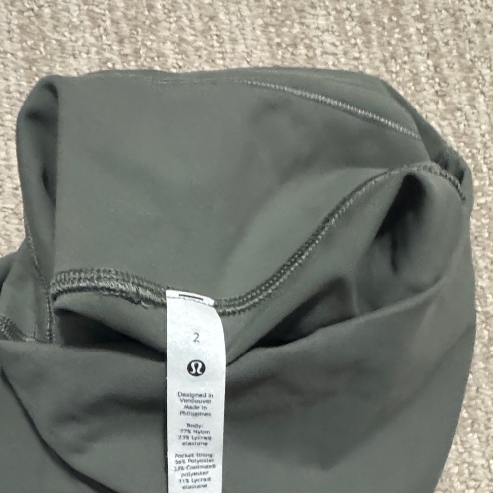 Lululemon Woman's Size 2 Army Green Blissful Bend Super High Rise Shorts - Picture 7 of 7